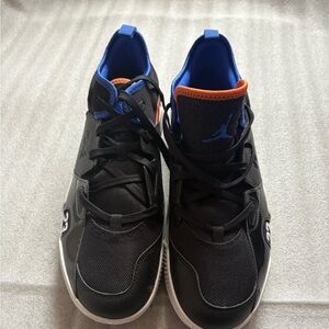 Jordan Men's Black and Blue Sneakers